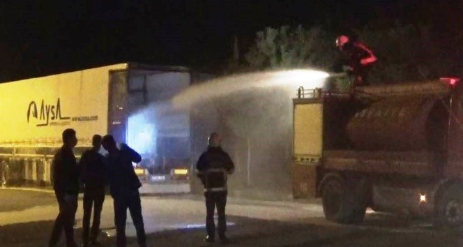 Birecik’te Kimyasal Yüklü Tır Korku Yarattı 1 3311861