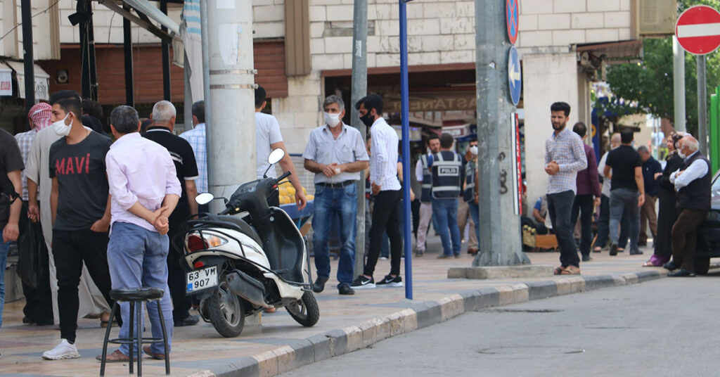 Urfa’da Kısıtlamalar Kalktı! Yoğunluk Erkenden Başladı 1 Şanlıurfa'da Yoğunluk