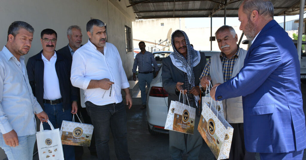 Şanlıurfa Ticaret Borsası Maske ve Dezenfektan Dağıttı 1 Şanlıurfa Ticaret Borsası