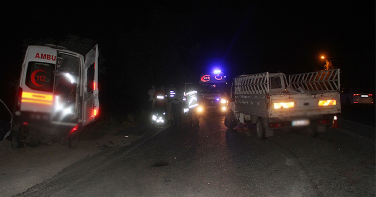 Ambulans ile pikap çarpıştı 1 Ambulans kaza 1