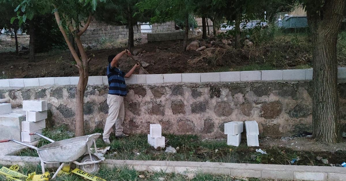 Gaziantep'te Mezarlıkta Bomba Paniği 1 el bombasi bulundu