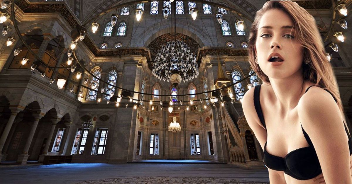Ünlü Oyuncu Camiye Sütyensiz Girdi, Linç Edildi 1 Amber Cami Sütyen
