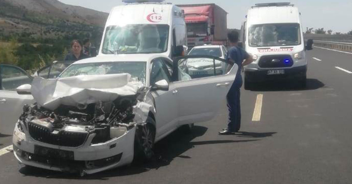 Şanlıurfa'da Otomobil ile Kamyon Çarpıştı! 5 Yaralı 1 kaza sanliurfa