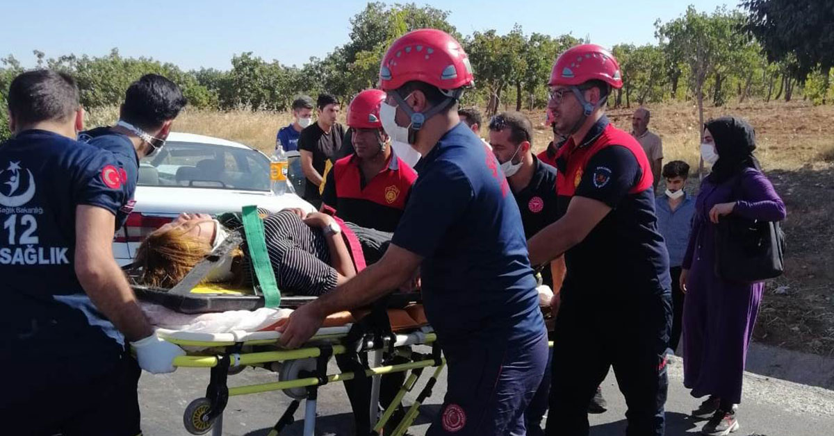 Şanlıufa'da 2 otomobil çarpıştı: 4 yaralı 1 kaza