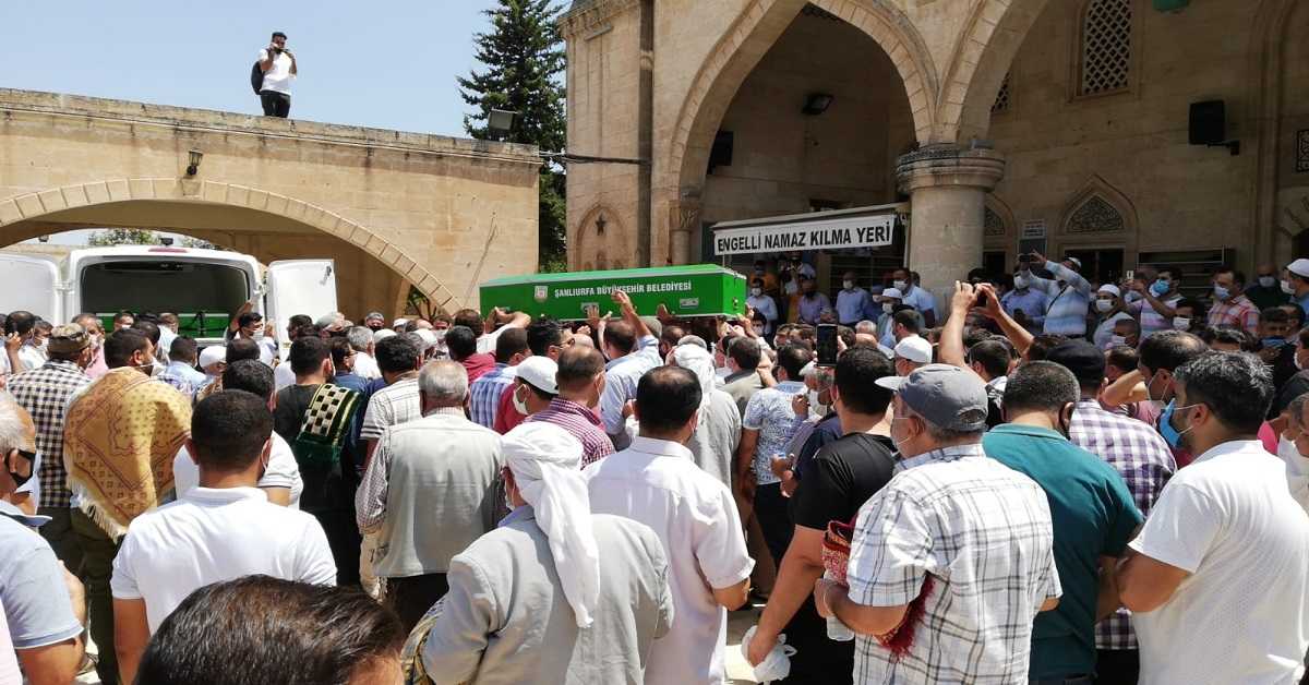 Urfa’nın sevilen ismi son yolculuğuna uğurlandı 1 anlıurfa’nın sevilen hayırsever ismi son yolculuğuna uğurlandı 1 1