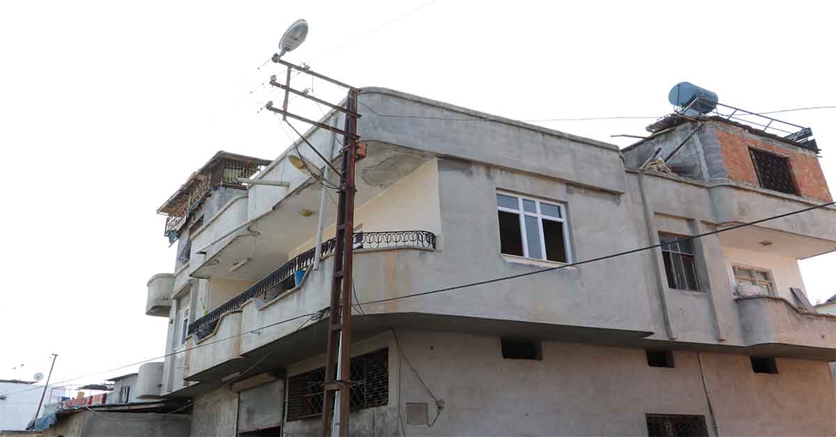 Kaçak elektrik çekmek isterken direkte asılı kaldı 1 AW118954 01