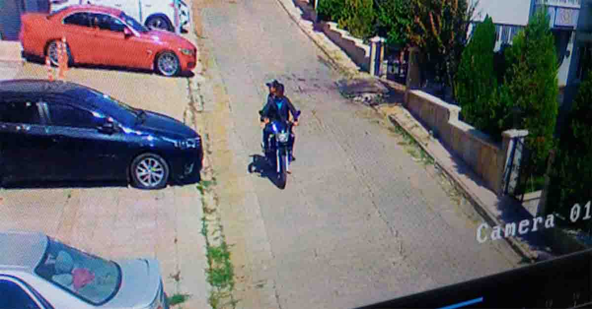 Pes dedirten hırsızlık Motosikleti Çaldılar 1 Gündüz vakti pes dedirten hırsızlık Motosikleti böyle çaldılar