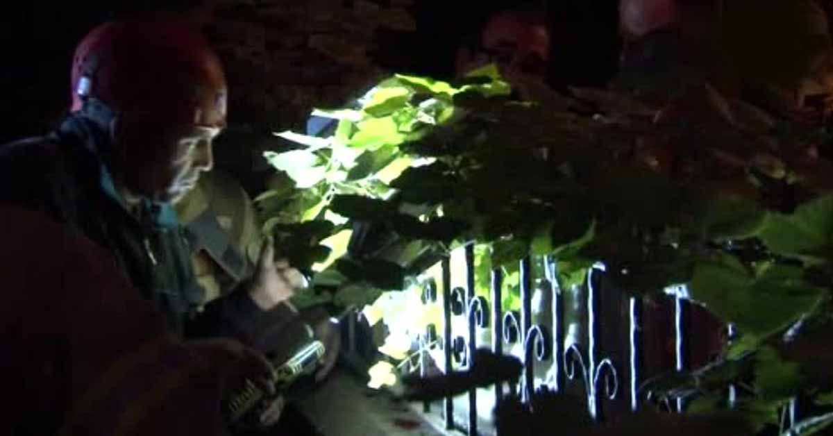 Yüksekten düşen adam demir korkuluklara saplandı 1 Kaza