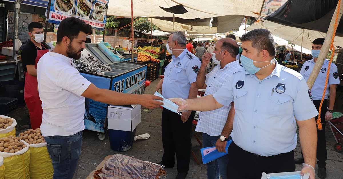 Karaköprü'de pazar yerlerinde maske ve mesafe denetimi 1 Karaköprü Belediyesi