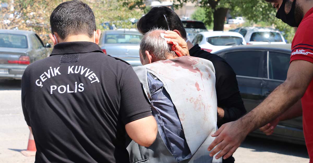Urfa Adliyesi Önünde Arazi Kavgası 1 kavga 3