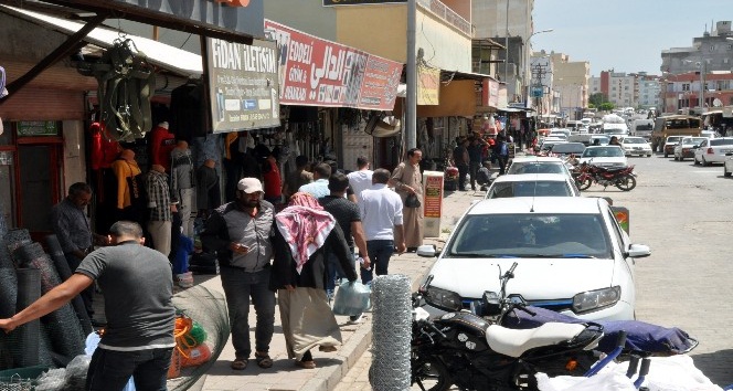 Akçakale'de kısıtlama sonrası insanlar sokağa koştu 1 3283513