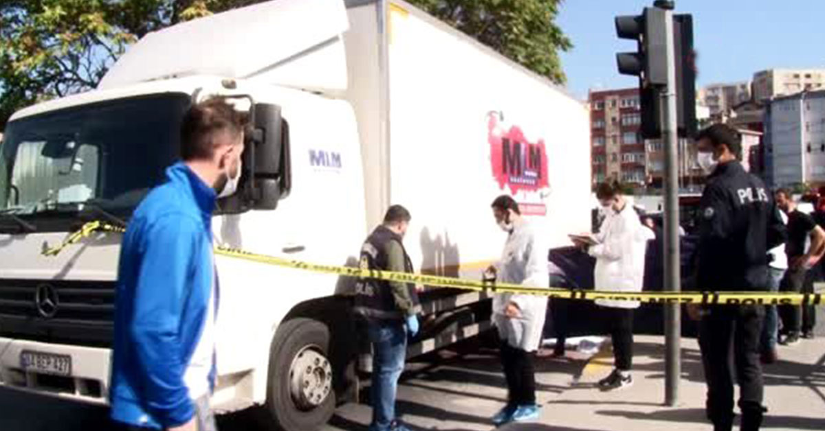 Işıklarca Cam Silen Çocuk Kamyonun Altında Kaldı 2 Kamyonun Altında Kalan Çocuk