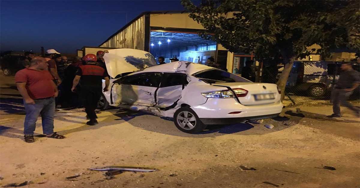 Şanlıurfa’da otomobil kaldırıma çıktı 1 araba kaldırıma çıktı