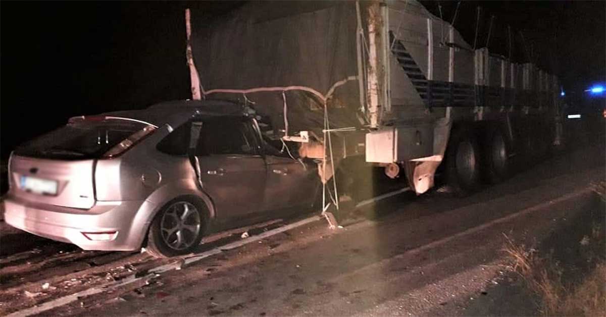Otomobil kamyona çarptı: 1 ölü 1 trafik kazası