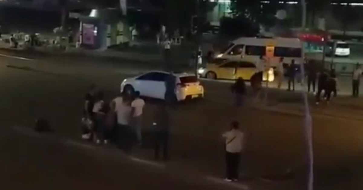 Neden Sevgilime Yazdın Dayağı! Kızlar Saç Başa Girdi 2 Genç Kız Kavgası