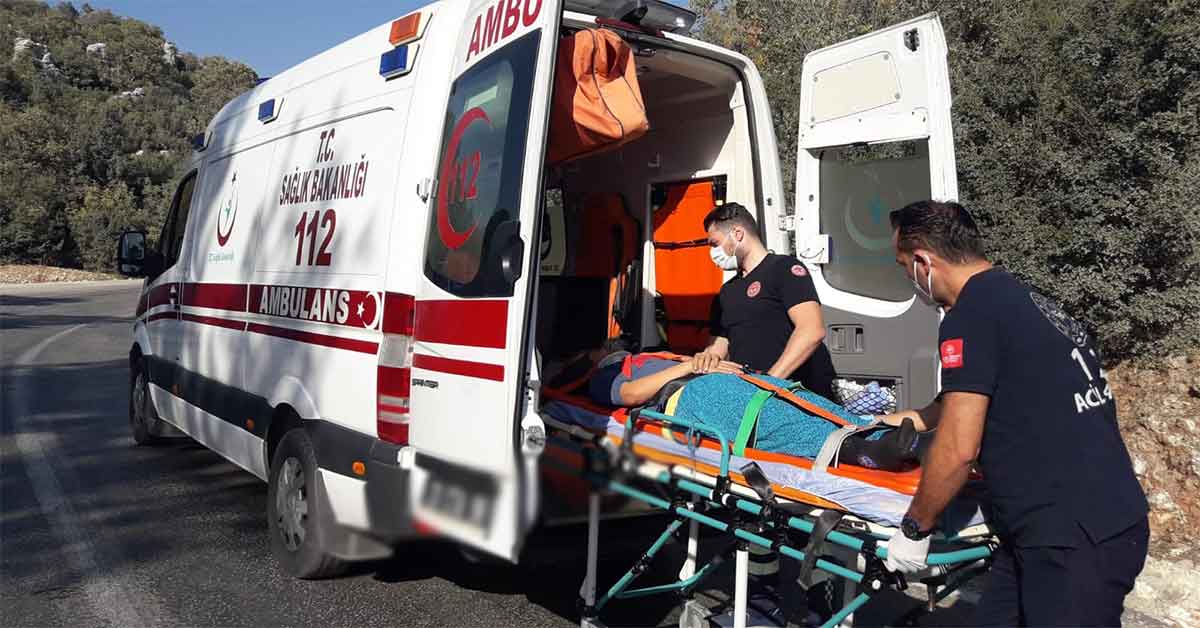 İşçilerinitaşıyan midibüs devrildi:1ölü,34yaralı 1 Tarım şçileri minibüsi devrildi