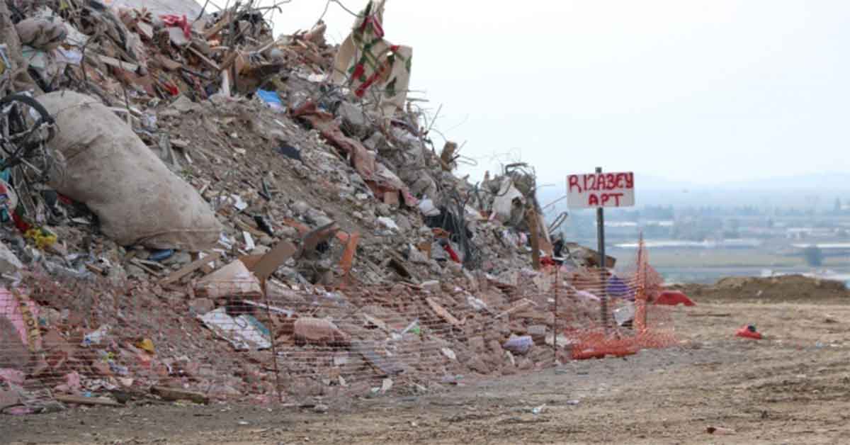 Bu moloz yığınları 114 kişiye mezar oldu 1 izmir depremi