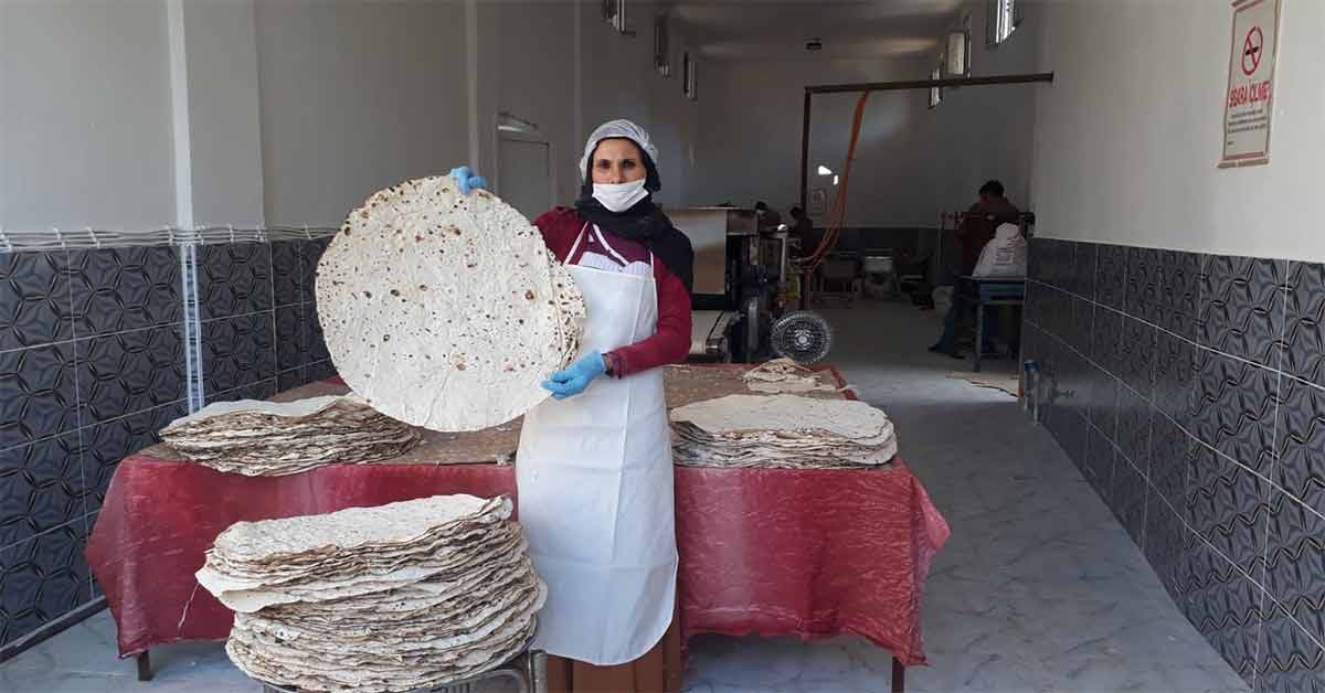 Urfa'da Sacda yaptığı ekmek için fabrika kurdu 1 sacda yaptığı ekmek için fabrika kurdu