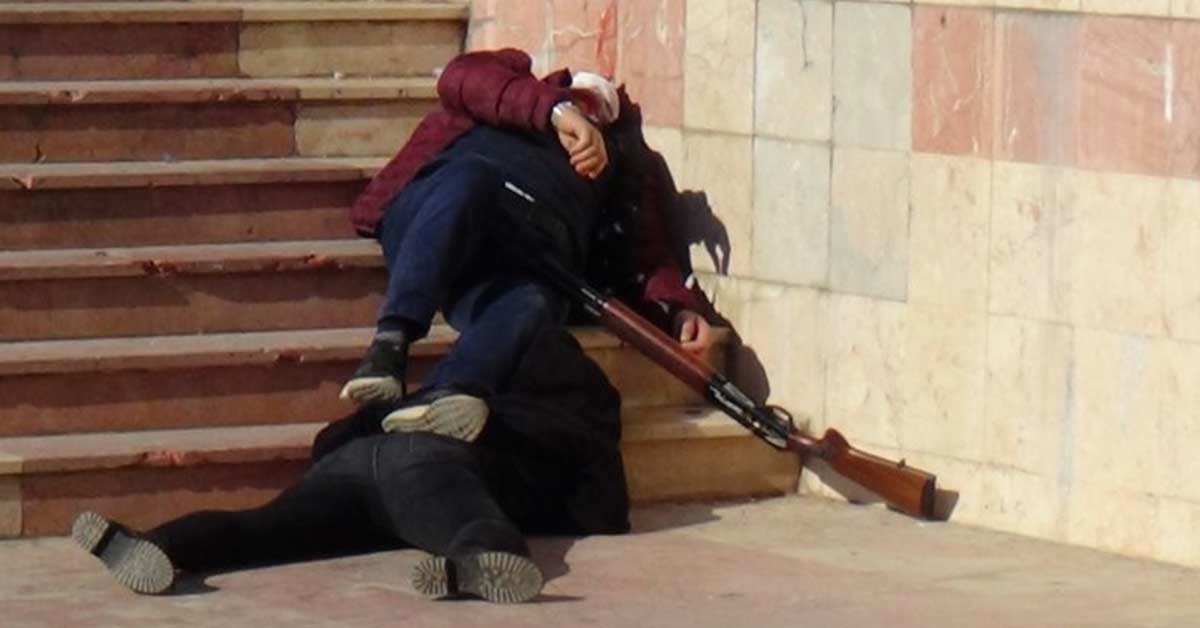 Mahkeme Çıkışı Eşini ve Kayınpederini Vurdu 1 Silahlı Saldırı