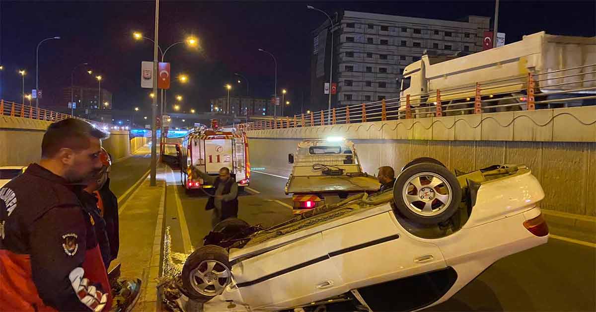 Urfa'da Devrilen otomobilin sürücüsü yaralandı