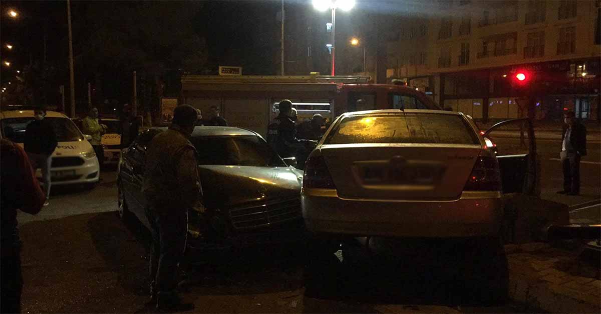İki otomobil çarpıştı: 3 Yaralı