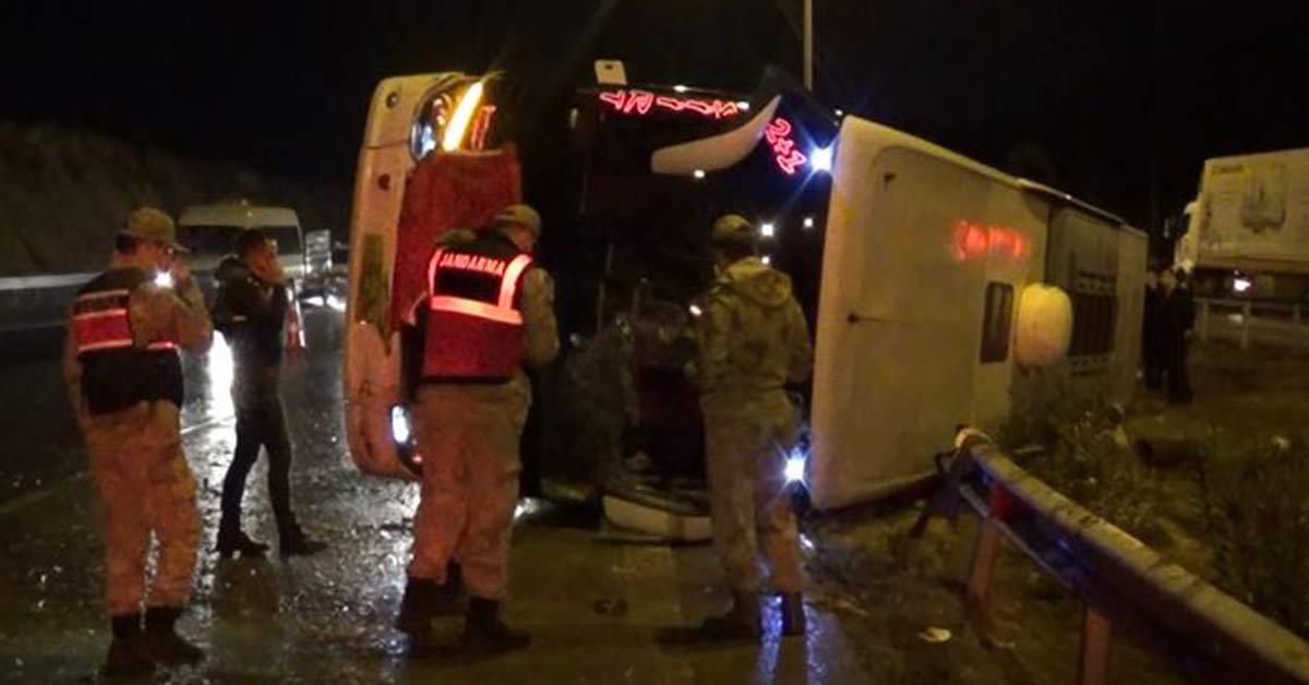 Antep yolunda yolcu otobüsü takla attı! 13 yaralı 1 Yolcu Otobüsü Kaza