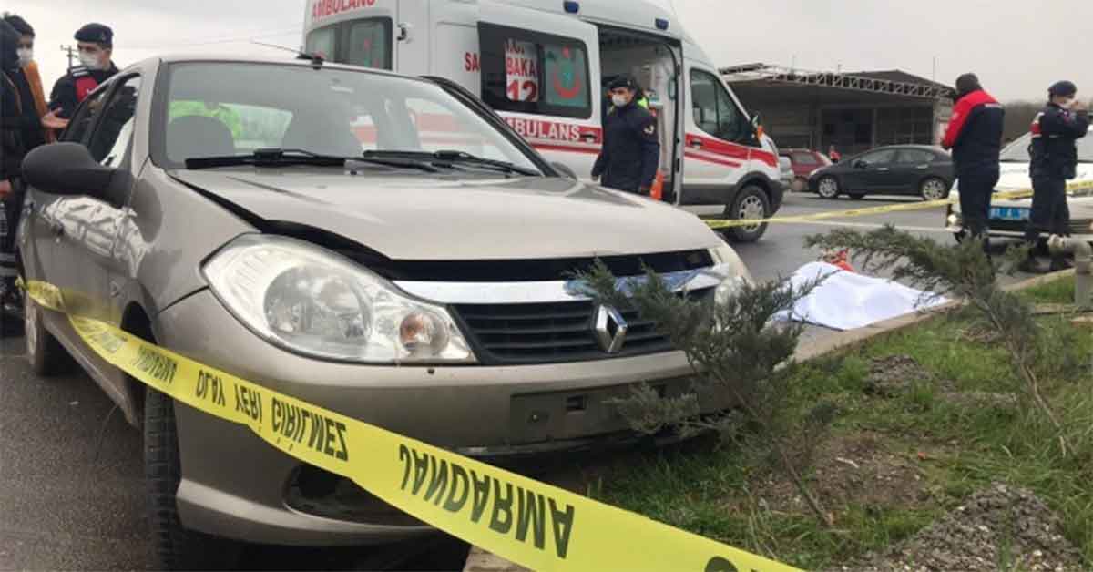 Ambulans otomobile çarptı: 1 ölü 2 yaralı
