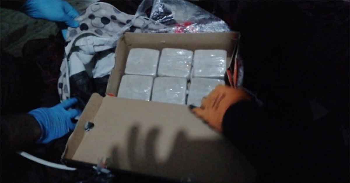 Ayakkabı kutusundan uyuşturucu çıktı 1 Ayakkabı kutusundan uyuşturucu çıktı