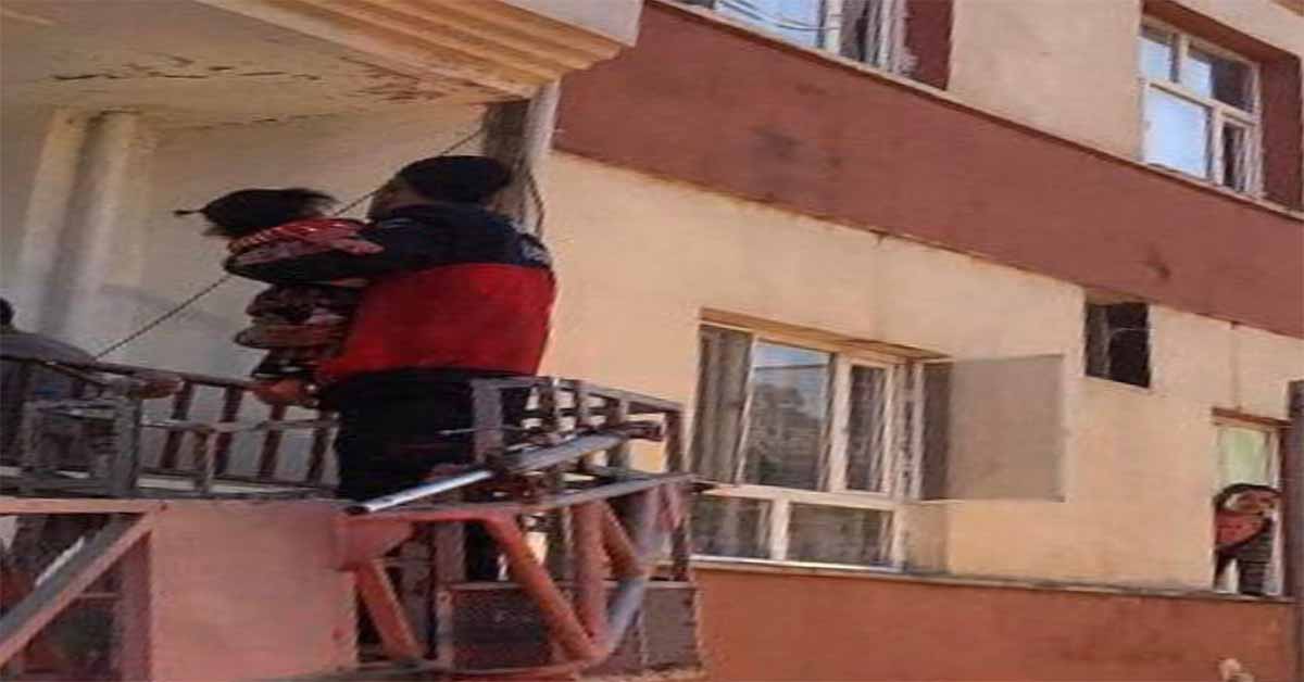 Urfa'da Evde Mahsur kalan çocuk kurtarıldı