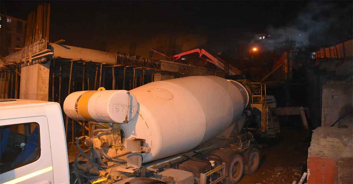 Hazır beton pompa vinci devrildi: 1 ölü