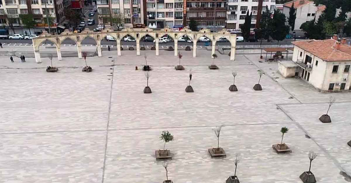 Şanlıurfa'da cadde ve sokaklar boş kaldı