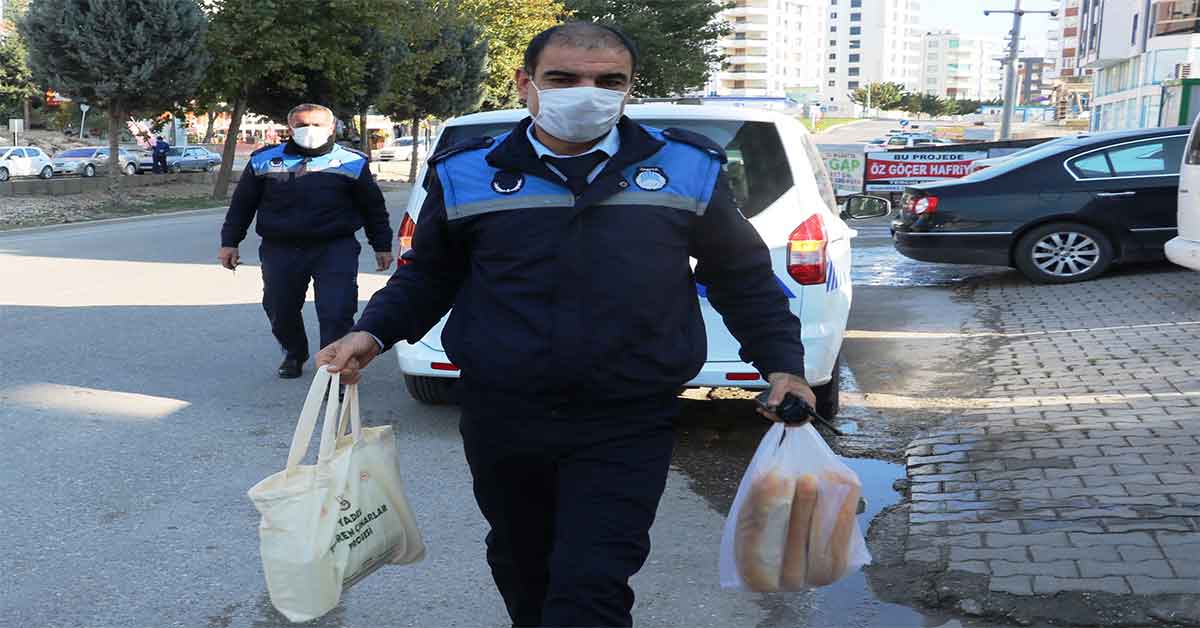 Urfa’da Yaşlı Vatandaşların ihtiyaçları karşılanıyor 1 Urfa’da Yaşlı Vatandaşların ihtiyaçları karşılanıyor