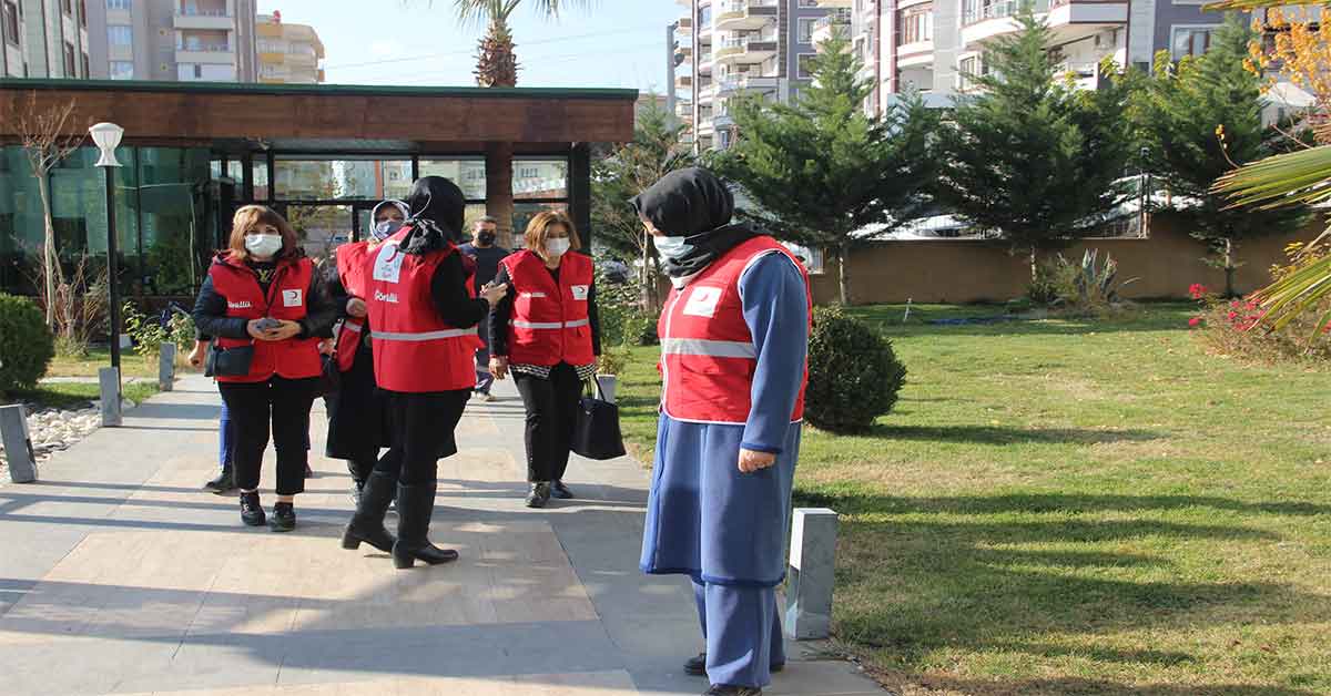 Urfa'da site bahçesinde kan bağışında bulundular 1 Urfa'da site bahçesinde kan bağışında bulundular
