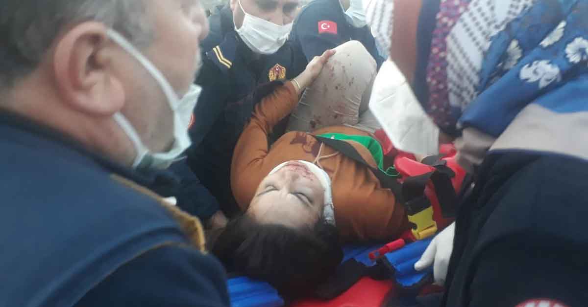 Urfa'da Bariyere Çarpan Araçta 2 Kişi Yaralandı 3 Urfa Kaza