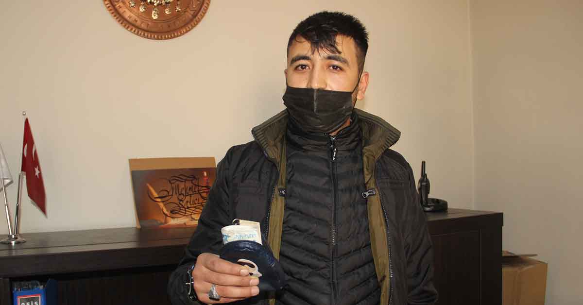 Urfa'da bulduğu parayı yetkililere ulaştırdı 1 Urfa Para