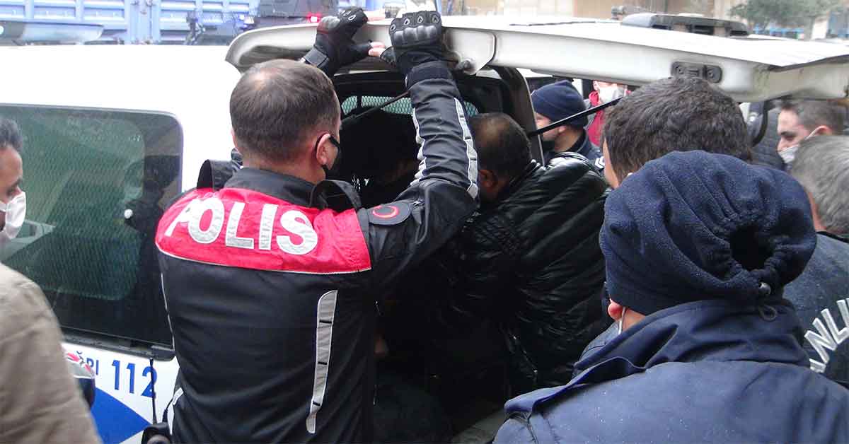 Urfa'da Suriyeliler polisleri bıçakladı