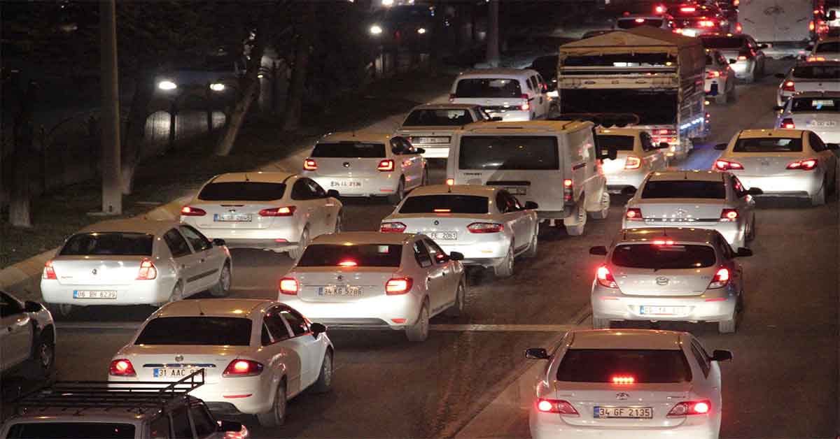 Urfa'da yollar bir anda sessizliğe büründü 1 Urfa'da yollar bir anda sessizliğe büründü