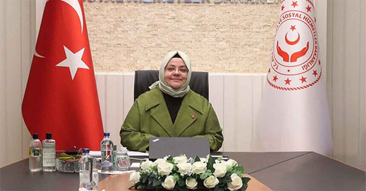 Zehra Zümrüt Selçuk