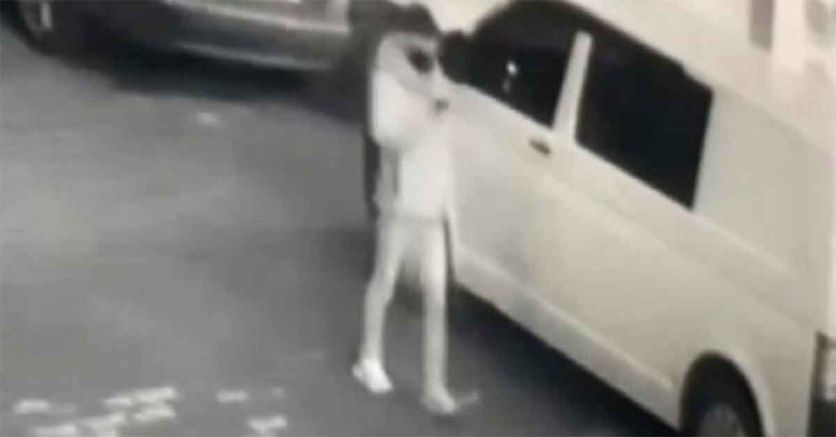 Satın almak için geldiği arabayı çalıp kayboldu 1 Satın almak için geldiği arabayı çalıp kayboldu
