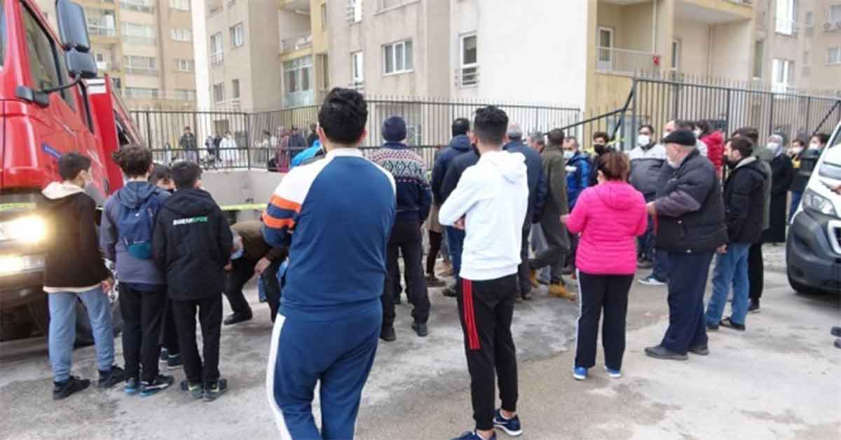 Yangını izlemek için kısıtlamayı unuttular