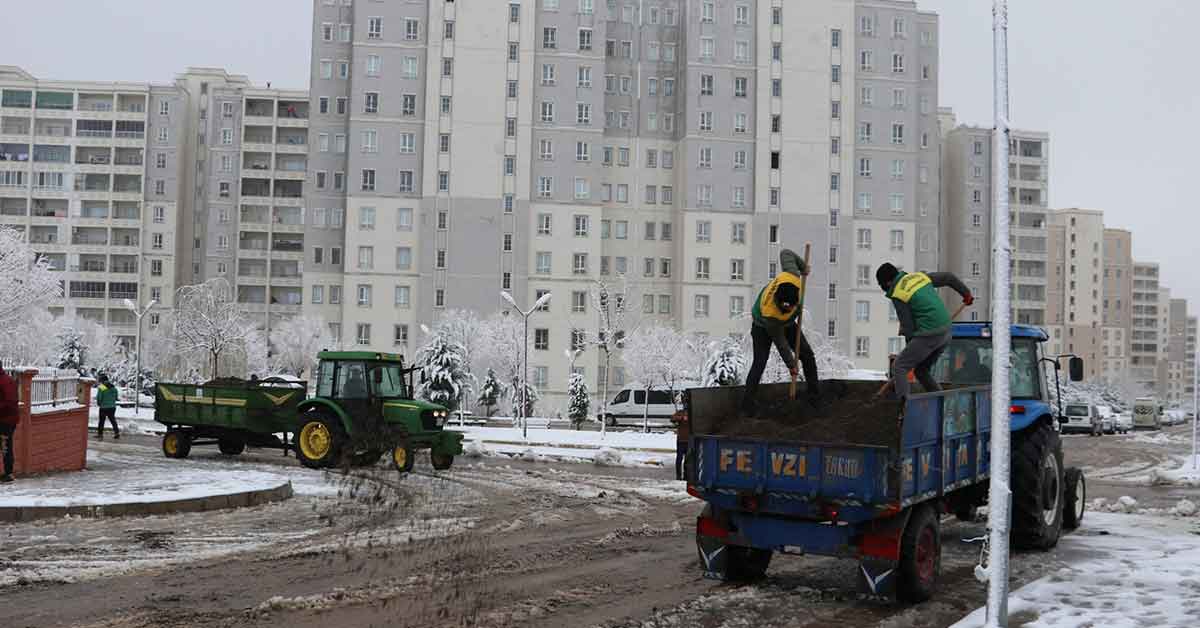 Karaköprü'de Karlı Yollara Anında Müdahale 1 Karaköprü Belediyesi