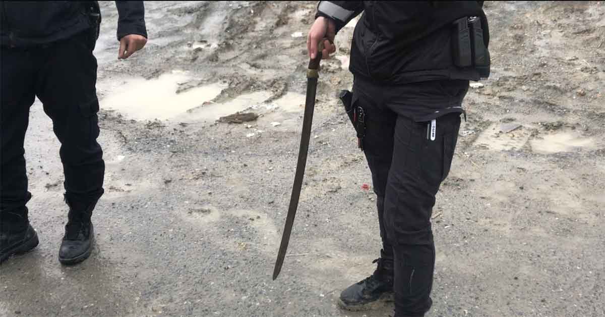 Kılıçlı pompalı tüfekli kavga:2 yaralı, 2 gözaltı