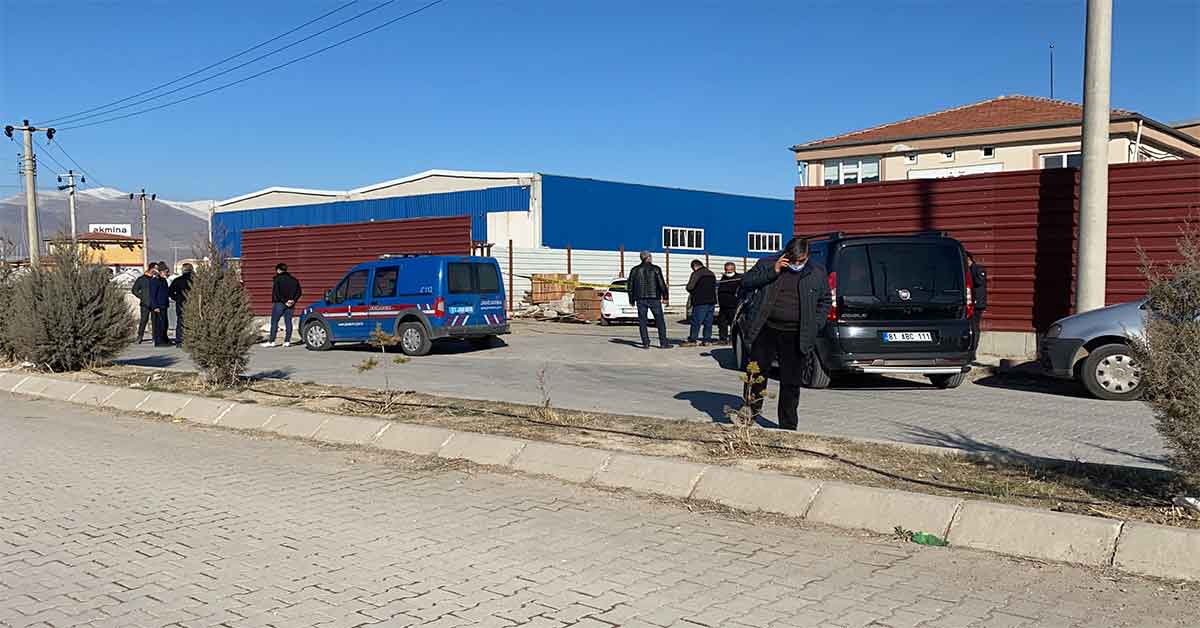 Hurda otomobili parçalarken patlama oldu: 1 ölü 1 Hurda otomobili parçalarken patlama oldu: 1 ölü