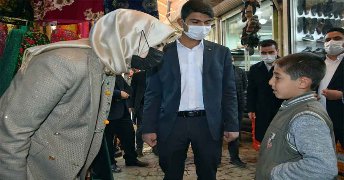 Başkan Ayşe Çakmak vatandaşın sorunları dinliyor 2 Başkan Ayşe Çakmak vatandaşın sorunları dinliyor