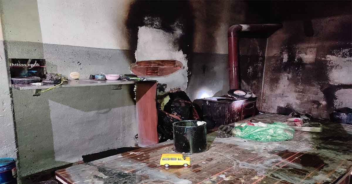 Tinerle sobayı yakmaya çalışınca hastanelik oldu 1 Tinerle sobayı yakmaya çalışınca hastanelik oldu