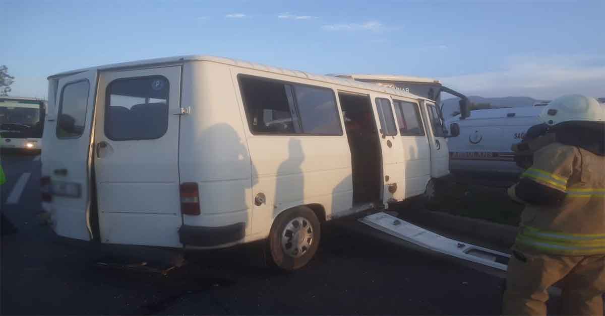 Otobüs ile yolcu minibüsü çarpıştı: 4 yaralı