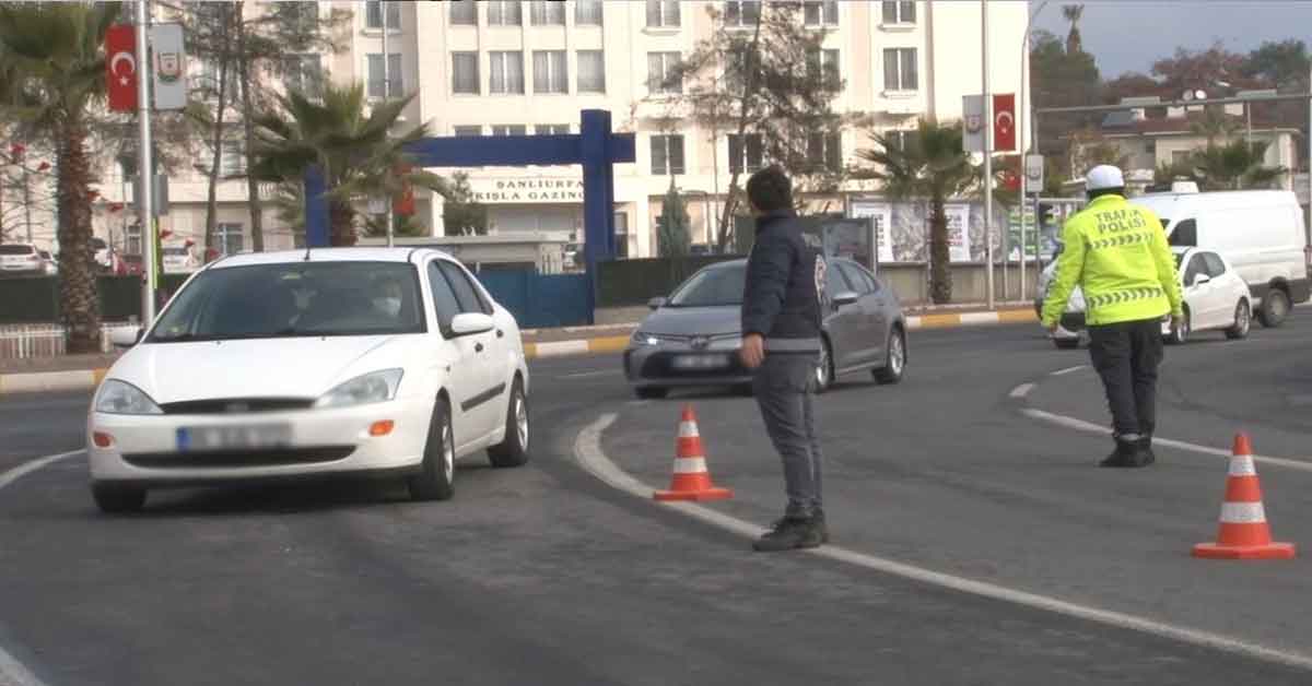 Şanlıurfa'da kısıtlamayı ihlal edenlere ceza yağdı 1 Şanlıurfa'da kısıtlamayı ihlal edenlere ceza yağdı