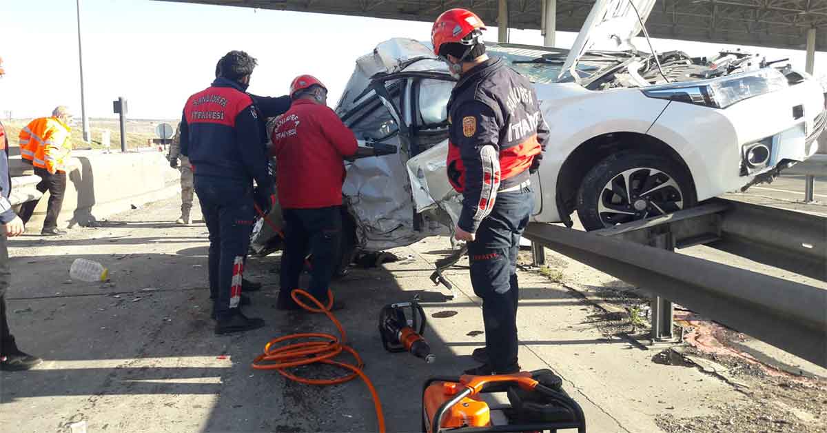 Şanlıurfa otobanında feci kaza 1 Şanlıurfa otobanında feci kaza