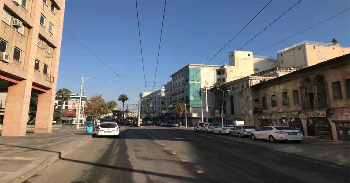 Urfa'da boş kalan caddeler görüntülendi
