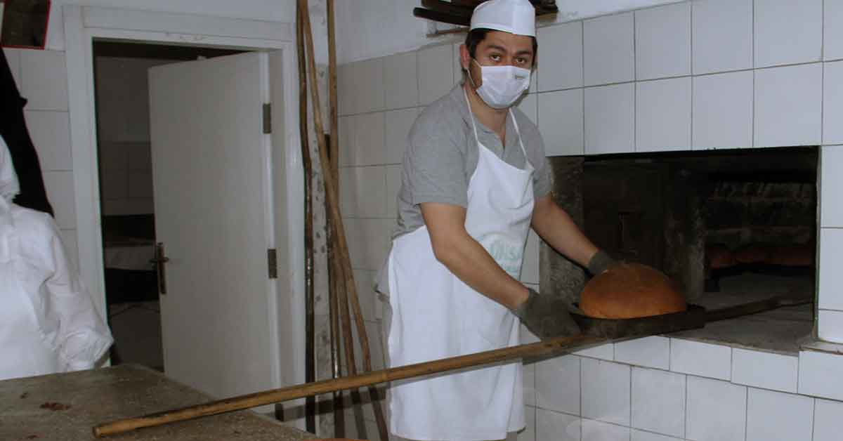 Üç dil biliyor, fırında çıraklık yapıyor 2 Üç dil biliyor, fırında çıraklık yapıyor